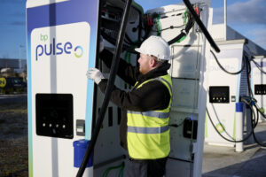 bp pulse et VINCI Autoroutes : des nouvelles stations de recharge électrique